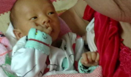 宝宝吃母乳 视频,宝宝吮吸母乳温馨瞬间